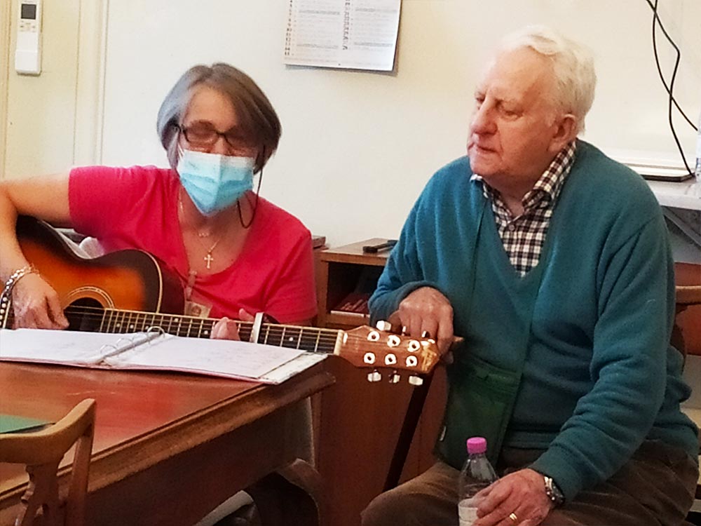 Cohousing anziani Genova don Guanella musica dal vivo